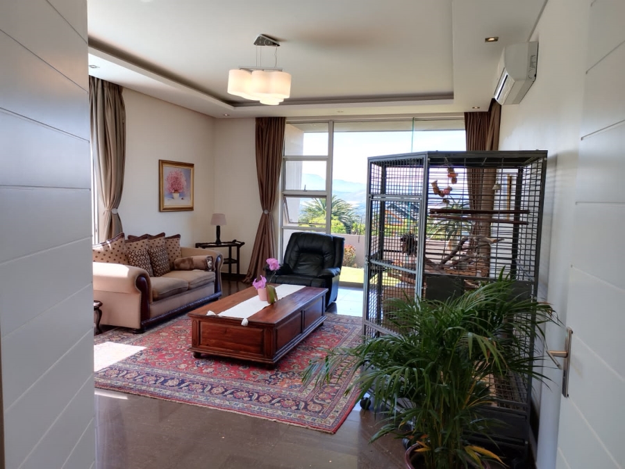 To Let 5 Bedroom Property for Rent in La Concorde Western Cape